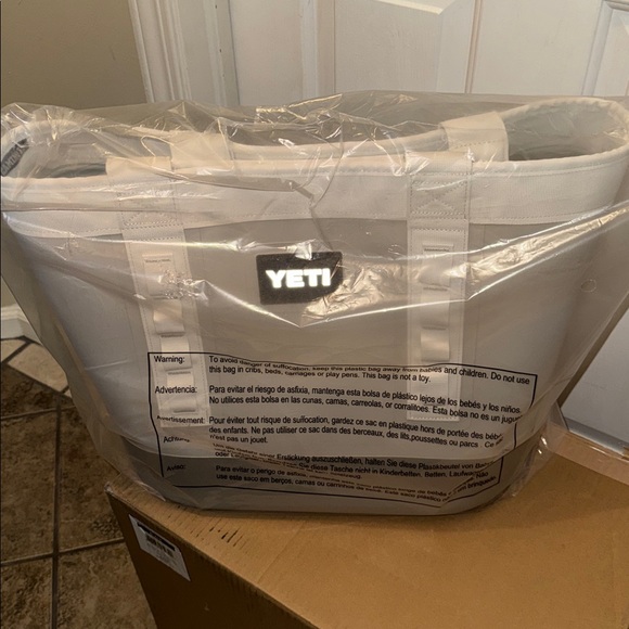 Yeti Camino 35 Tote in Cape Taupe - Picture 2 of 9